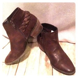 American Eagle booties